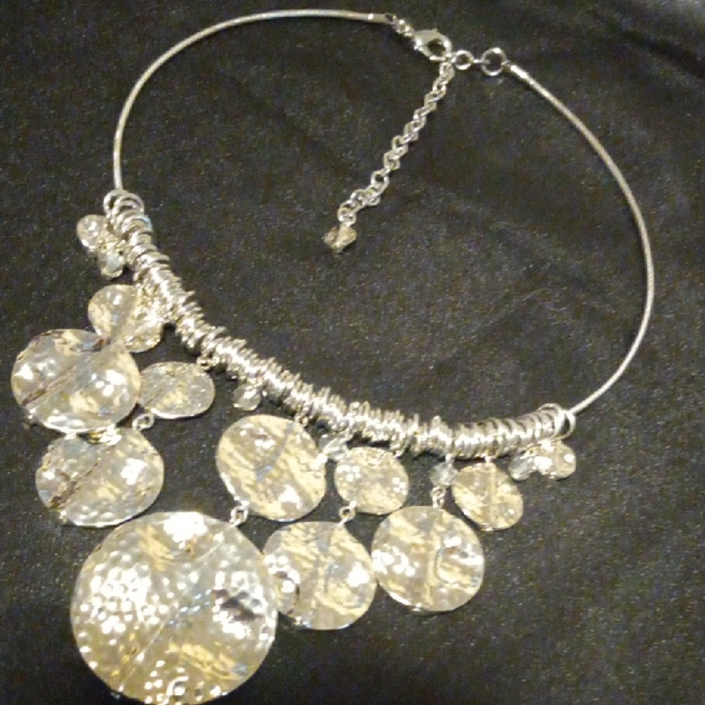 Premier Designs Silver Necklace with Textured Discs Nwot